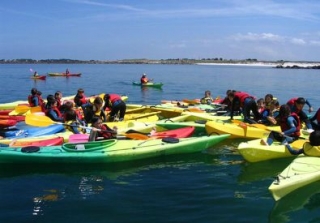  Salida para un viaje en kayak de mar 
